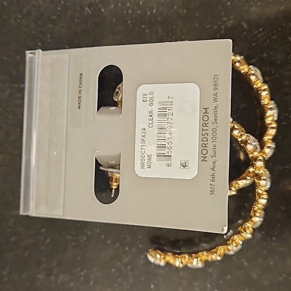 💕NORDSTROM RACK💕 Alternating Crystal Heart Hoop Earrings ~ Clear Gold NWT - Picture 7 of 7